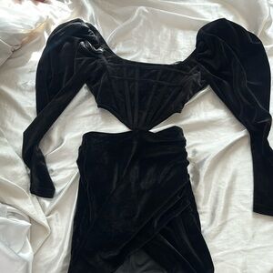kittenish make your move black velvet bustier and skirt (women’s xs)
